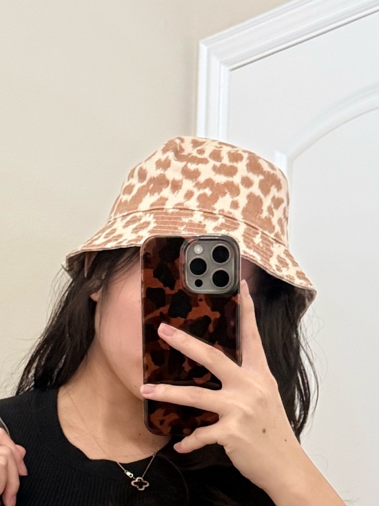 aerie Accessories - aerie Cream and Brown Patterned Cap with Branded Tag